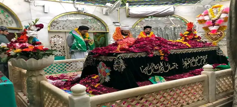 Hazrat Baba Fariduddin Masud Ganj Shakar in Pakpatan. birth to Baba Farid